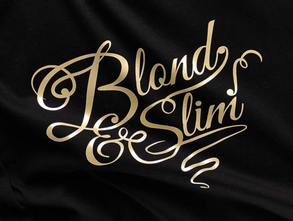 Dames T shirt Blond en Slim gouden print T code T shirts cadeaus